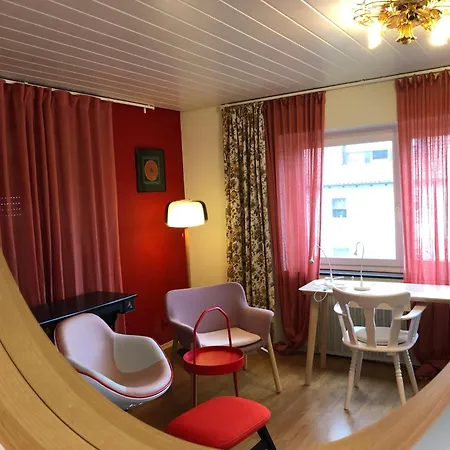 In Rot, Fraenkisches Design, Balkon In Nur 50 Schritten Zum Radweg, Ideal For Long Stay, Relocation 3*